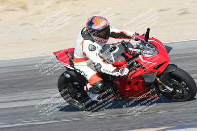 media/Dec-01-2025-Moto Forza (Mon) [[2daa91e15f]]/3-Beginner Group/Session 4 Turn 9/